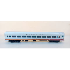 Frateschi - Serie Exportação Carro de Passageiros Santa Fé #3075 - Com Iluminação Frateschi - Serie Exportação Carro de Passageiros Santa Fé #3075 - Com Iluminação