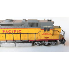 Atlas- Locomotiva GP 40 Union Pacific #619 , Mecânica 100%, carroceria com avarias