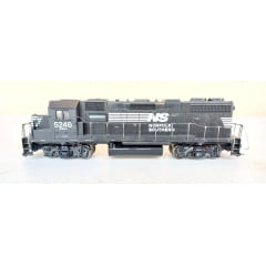 Athearn - Locomotiva EMD GP 38-2 Norfolk Southern # 5246 com engate Kadee