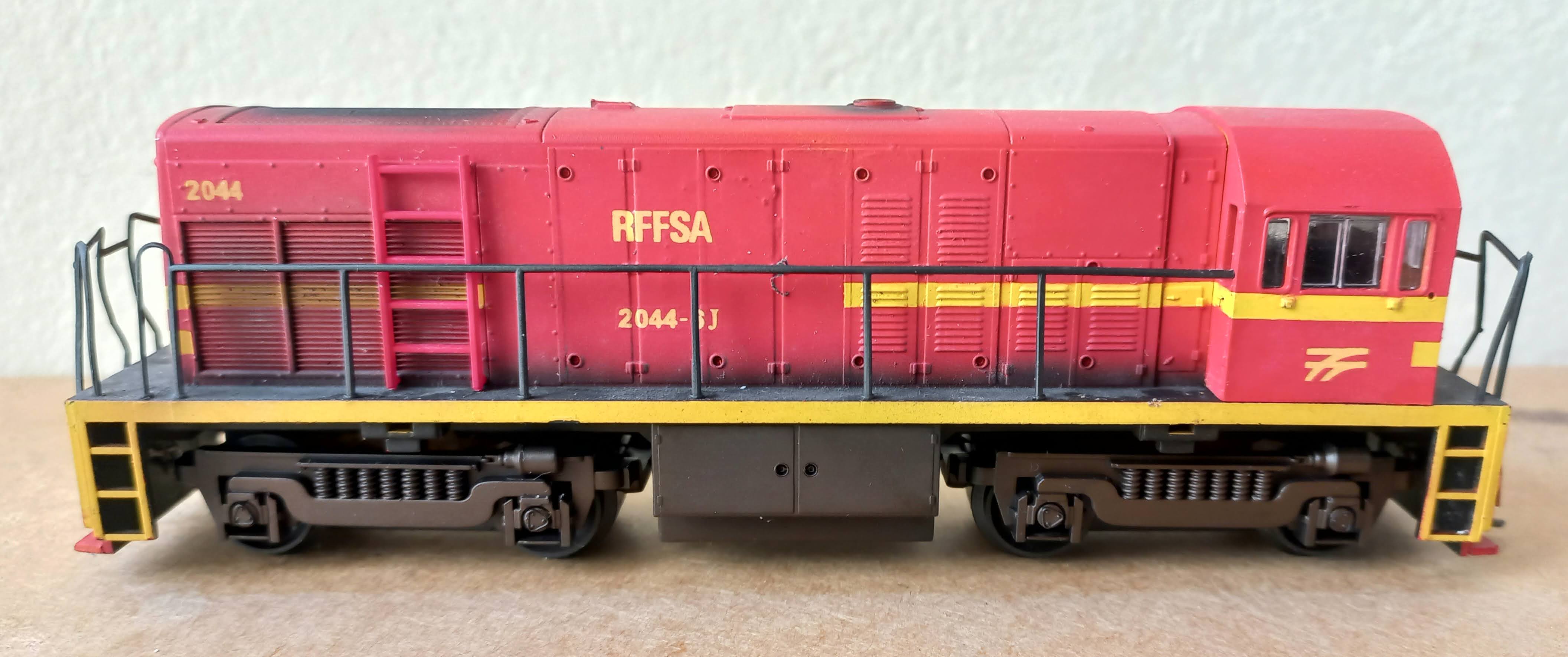 Frateschi 3037 - Locomotiva U5B RFFSA Personalizada com engate kadee (MODELO NOVO SEM USO)