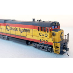 Athearn - Locomotiva U30 B Chessie System #8212 USADA