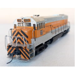 Athearn - Locomotiva U30 B Chessie System # 8212 USADA