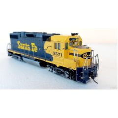 Athearn - Locomotiva EMD GP 38-2 Santa Fé #3571 com engate Kadee
