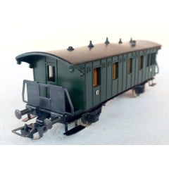 Fleischmann H0 1401  - Carro  de passageiros 2ª/3ª classe verde   KPEV (anos 60) - Com Engates NEM