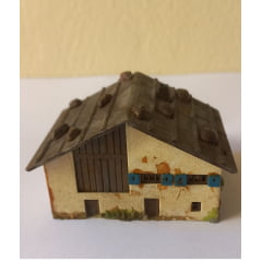 Edificação Montada "N" Casa de telhado com Pedras - Usada