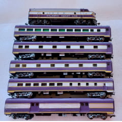 * Conjunto de Locomotiva FP7 Atlantic Cost Line #893 Atlas Roco + 05 Carros de Passageiros Frateschi