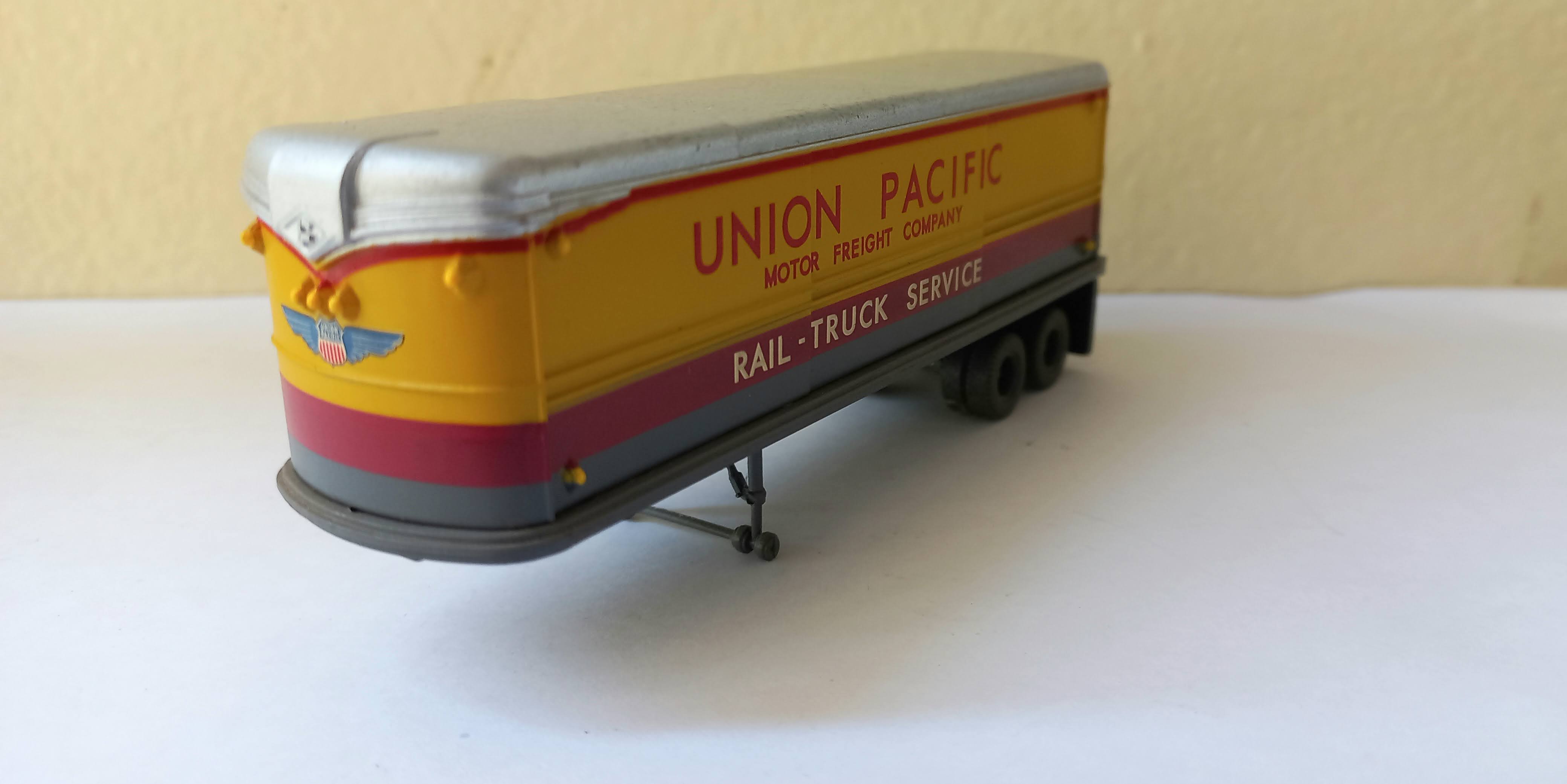 AeroVan Trailer - Union Pacific - HO