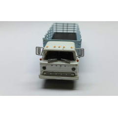 Athearn 2729 HO PFE Branco Ford C-Series com carroceria de estaca