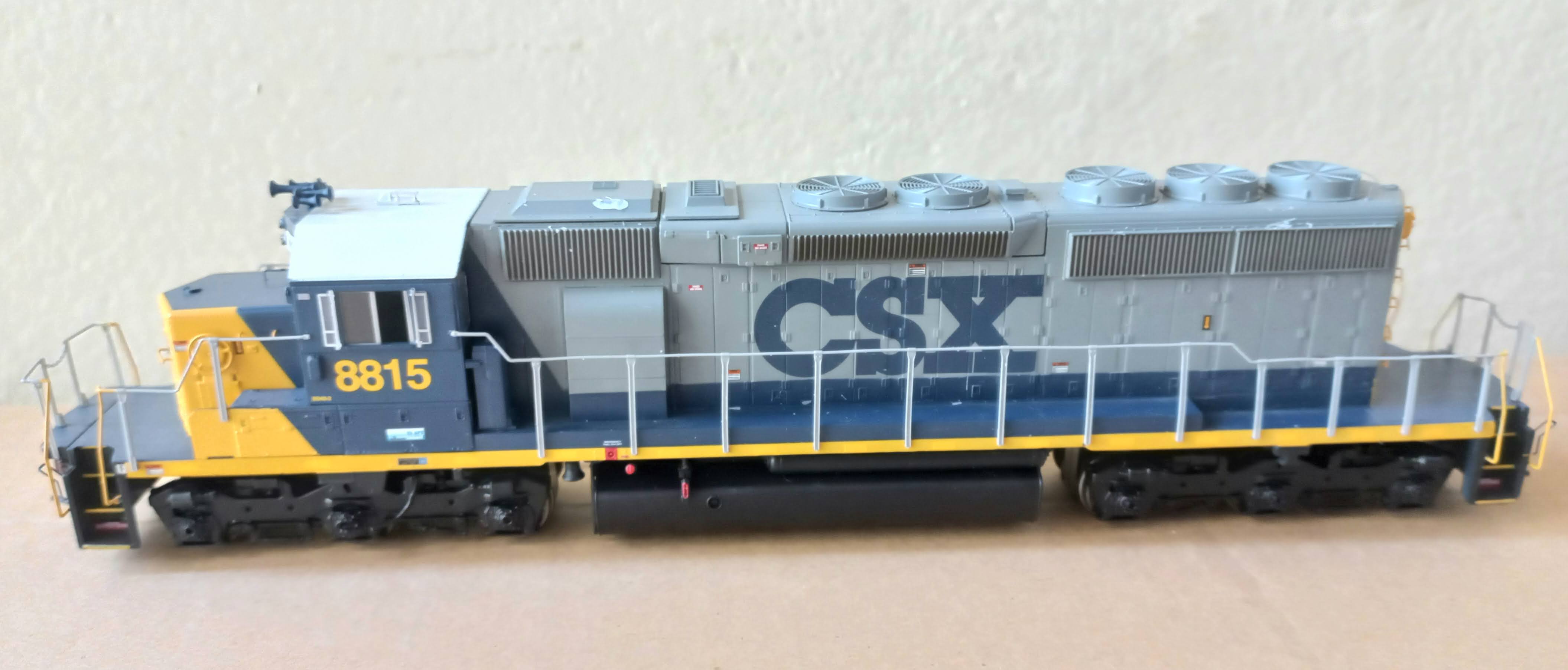 Athearn 95186- Locomotiva SD40-2 CSX #8815