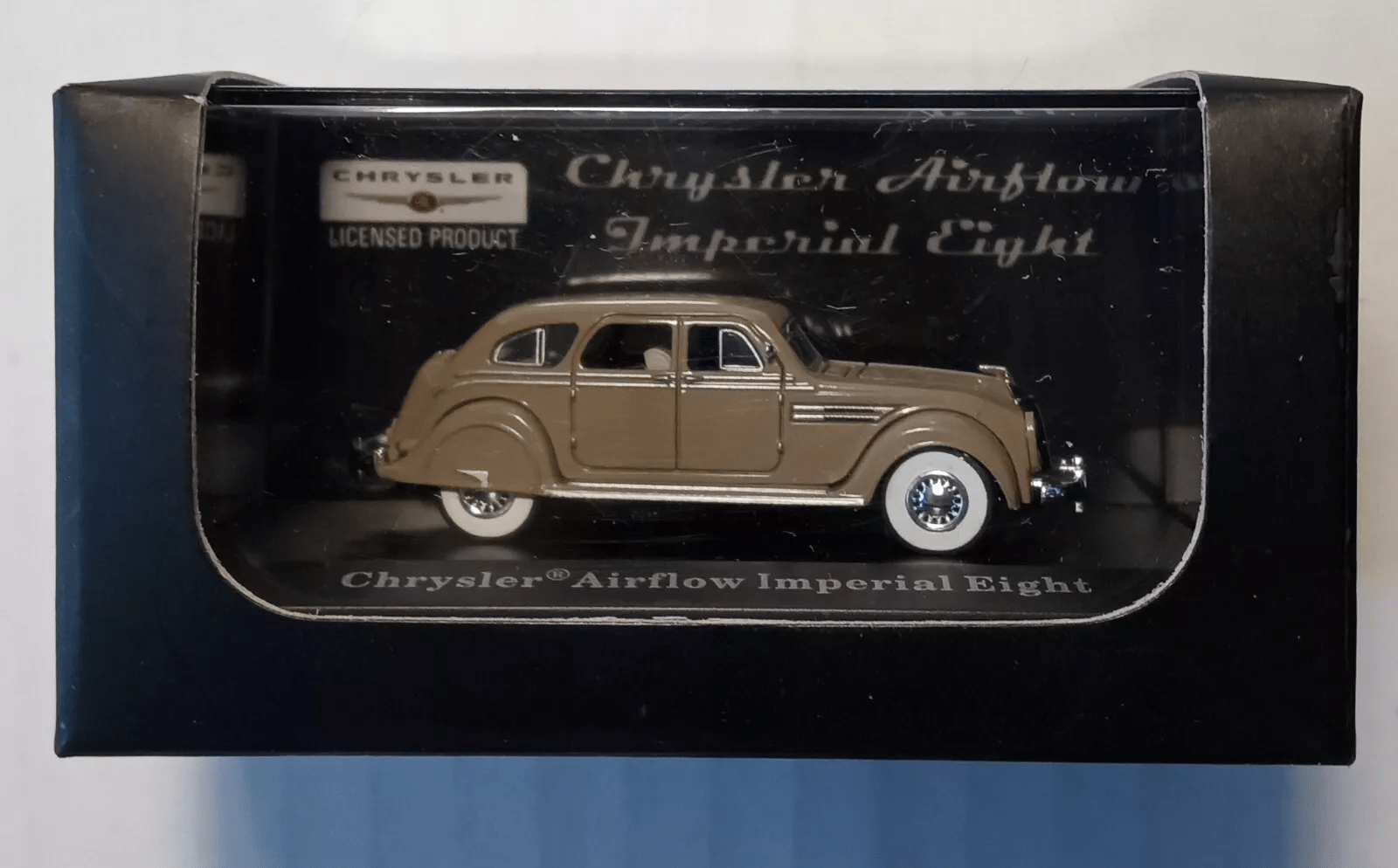 Busch 87125 1936 CHRYSLER AIRFLOW IMPERIAL EIGHT TAN 1:87